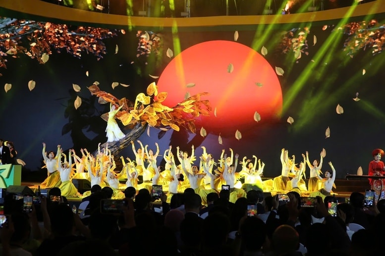 Bên cạnh không gian trưng bày trong nhà, du khách tham quan còn được tận hưởng không khí lễ hội mùa thu cùng loạt hoạt động ngoài trời sôi động như: trò chơi, concert, biểu diễn nghệ thuật, trình diễn thời trang và giao lưu văn hóa (Ảnh MH).