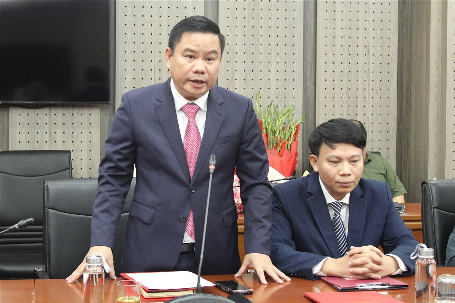Tân Chánh Văn phòng Đảng ủy Đào Xuân Quy phát biểu tại Hội nghị. Ảnh: Hoàng Quý