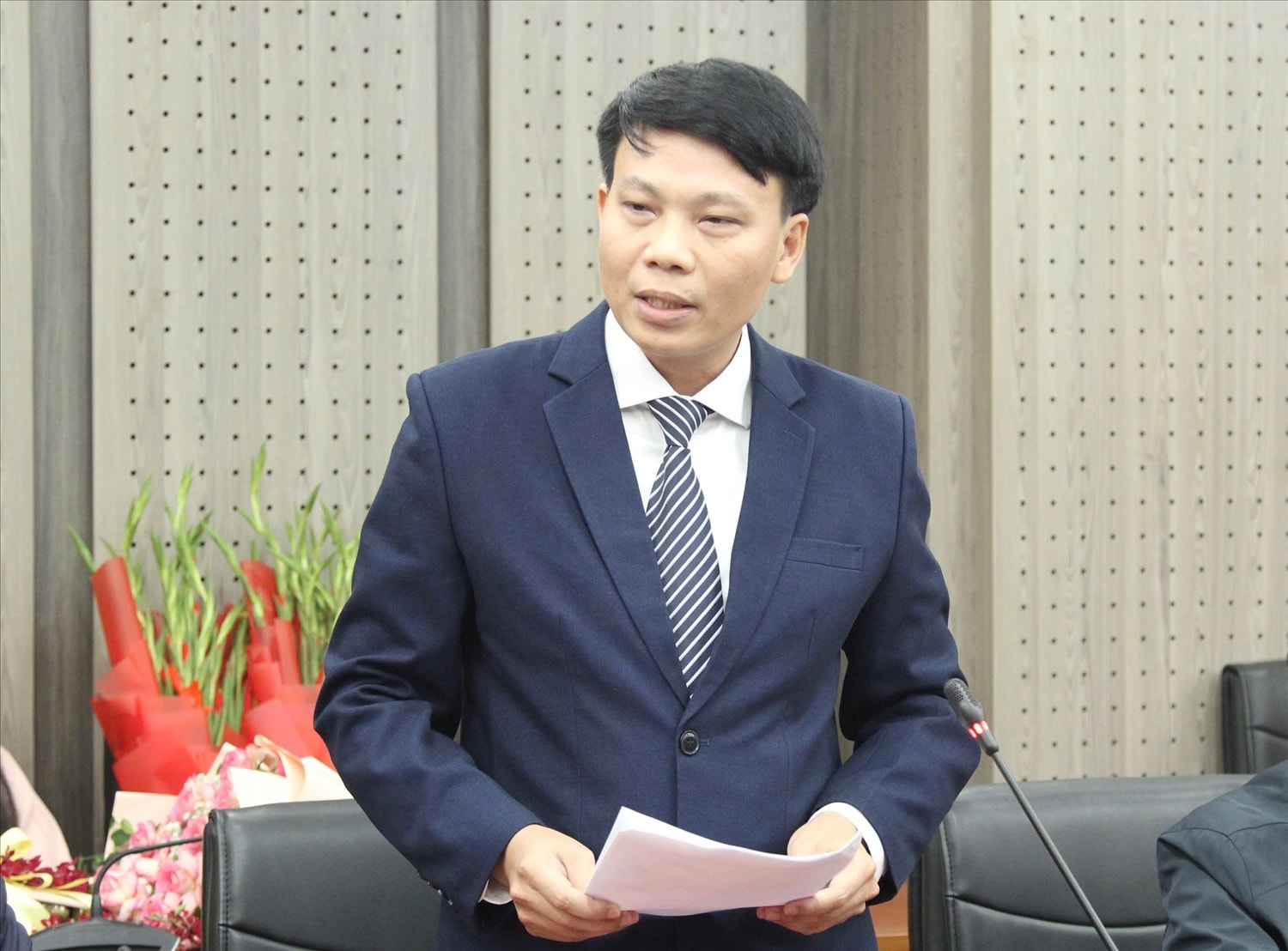 Tân Phó Chánh Văn phòng Đảng ủy Trịnh Văn Tân phát biểu tại Hội nghị. Ảnh: Hoàng Quý