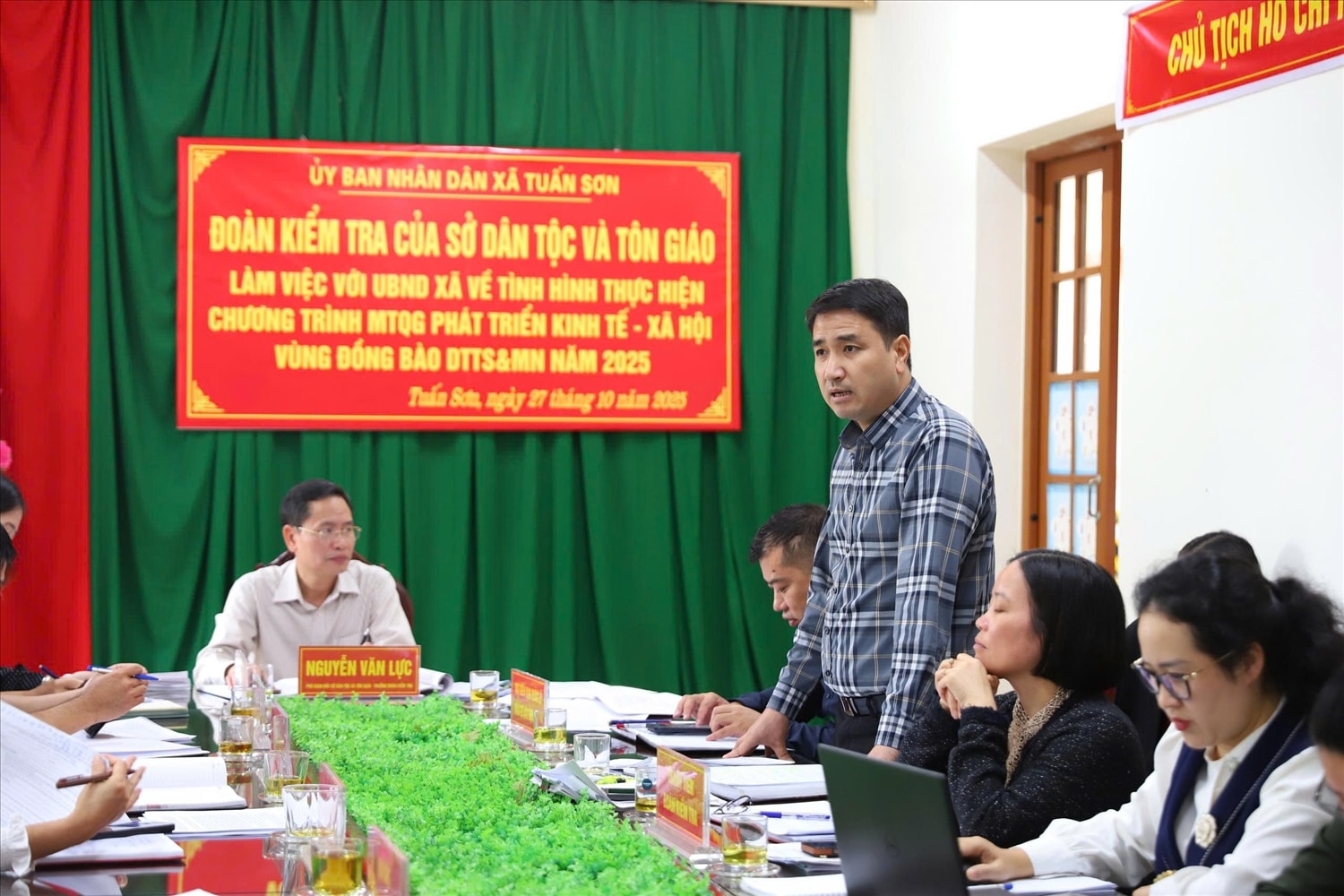 Đại diện  Sở Giáo dục và Đào tạo tỉnh Lạng Sơn trả lời kiến nghị của các xã 