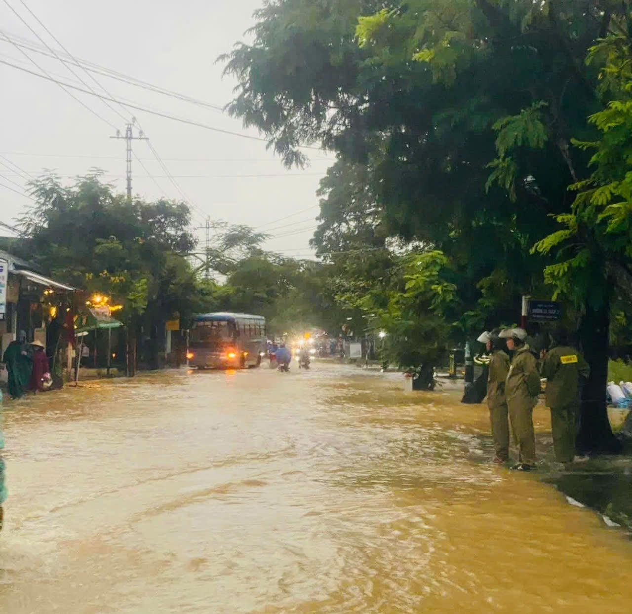 Nhiều khu vực ở Duy Xuyên ngập trong nước.