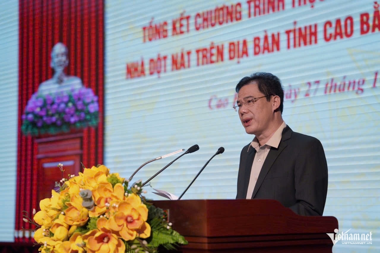 Phó Bí thư Tỉnh ủy Vũ Hồng Quang, Trưởng ban chỉ đạo xóa nhà tạm, nhà dột nát tỉnh Cao Bằng. Ảnh: Xuân Quý