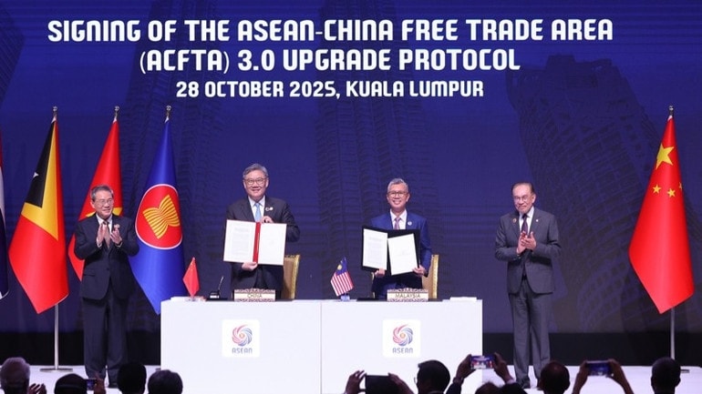 Lễ ký Nghị định thư nâng cấp Hiệp định Thương mại tự do ASEAN-Trung Quốc (ACFTA 3.0). (Ảnh: VGP/Nhật Bắc)