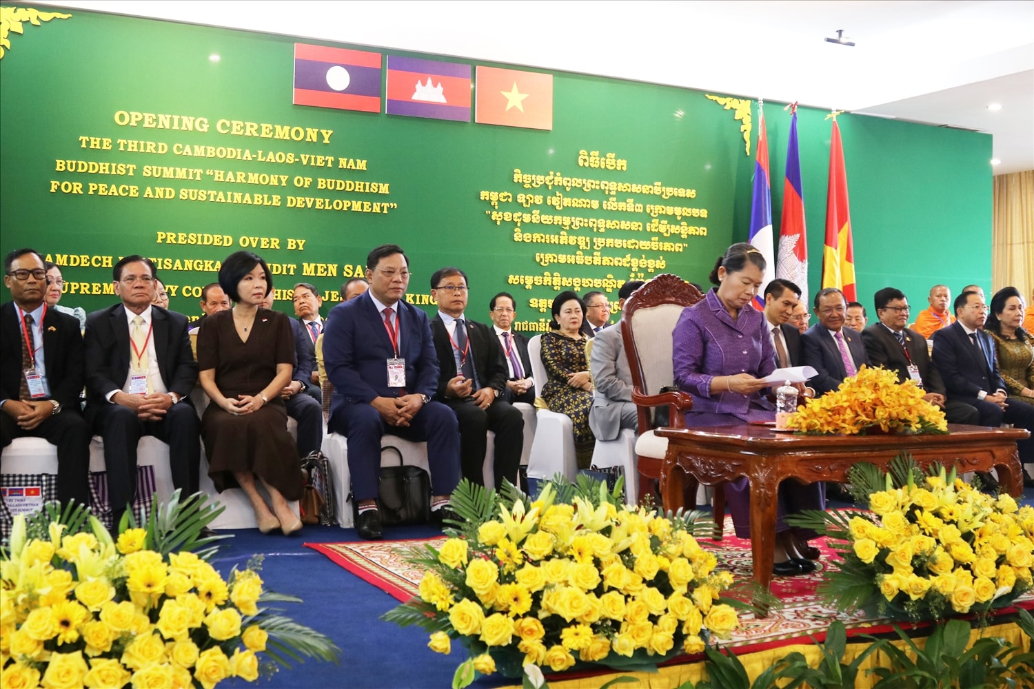 Ngày 28/10/2025, tại thủ đô Phnom Penh, Vương quốc Campuchia, Hội nghị Thượng đỉnh Phật giáo Campuchia - Lào - Việt Nam lần thứ III đã diễn ra trọng thể với chủ đề “Hài hòa Phật giáo vì hòa bình và phát triển bền vững”