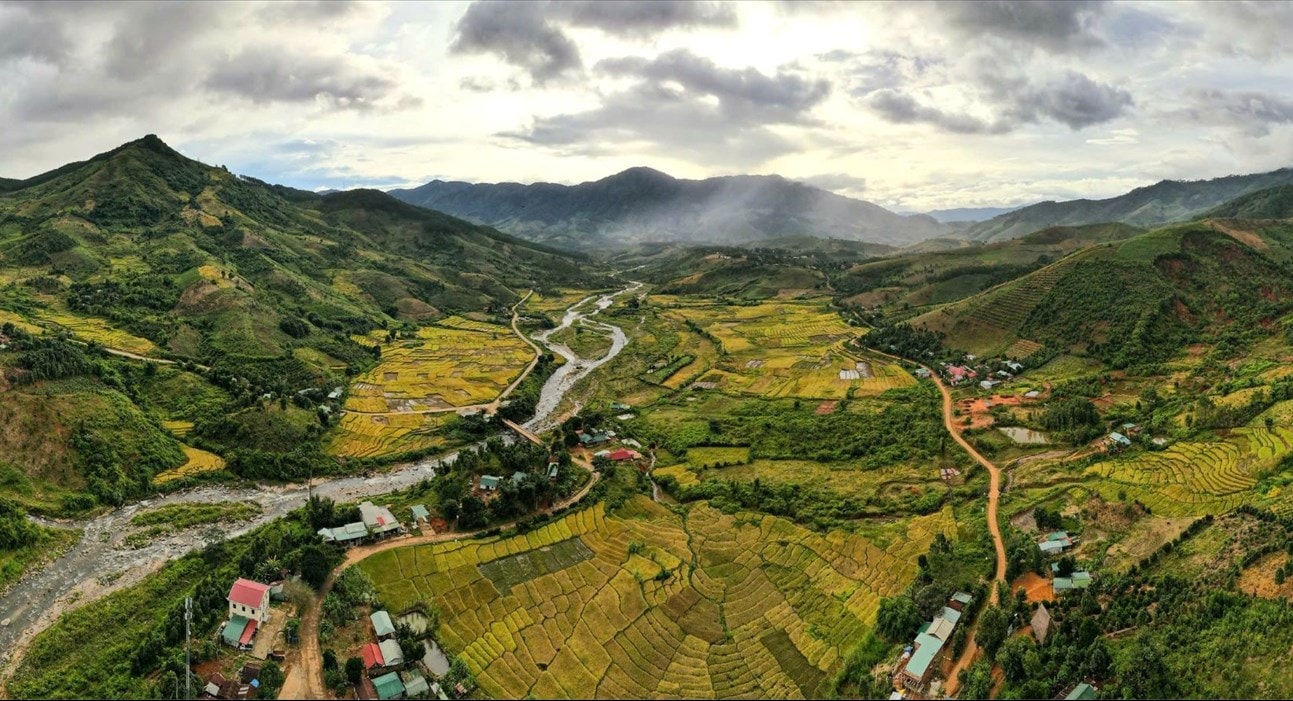  Cảnh quan thiên nhiên hùng vỹ cũng được các bạn trẻ vùng đồng bào DTTS tỉnh Quảng Ngãi giới thiệu đến du khách thông qua các nền tảng mạng xã hội
