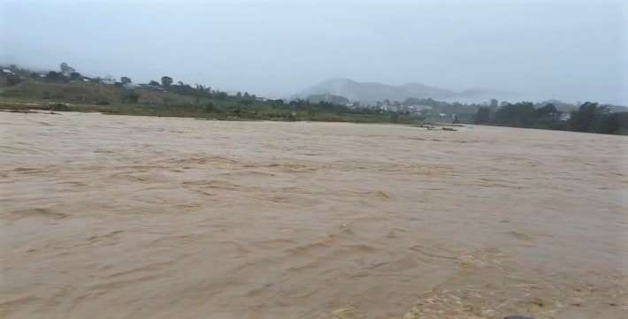 Sông Pô Kô, địa điểm ông A Na đánh bắt cá thì bị nước lũ cuốn trôi, mất tích. (Ảnh: Ngọc Chí)