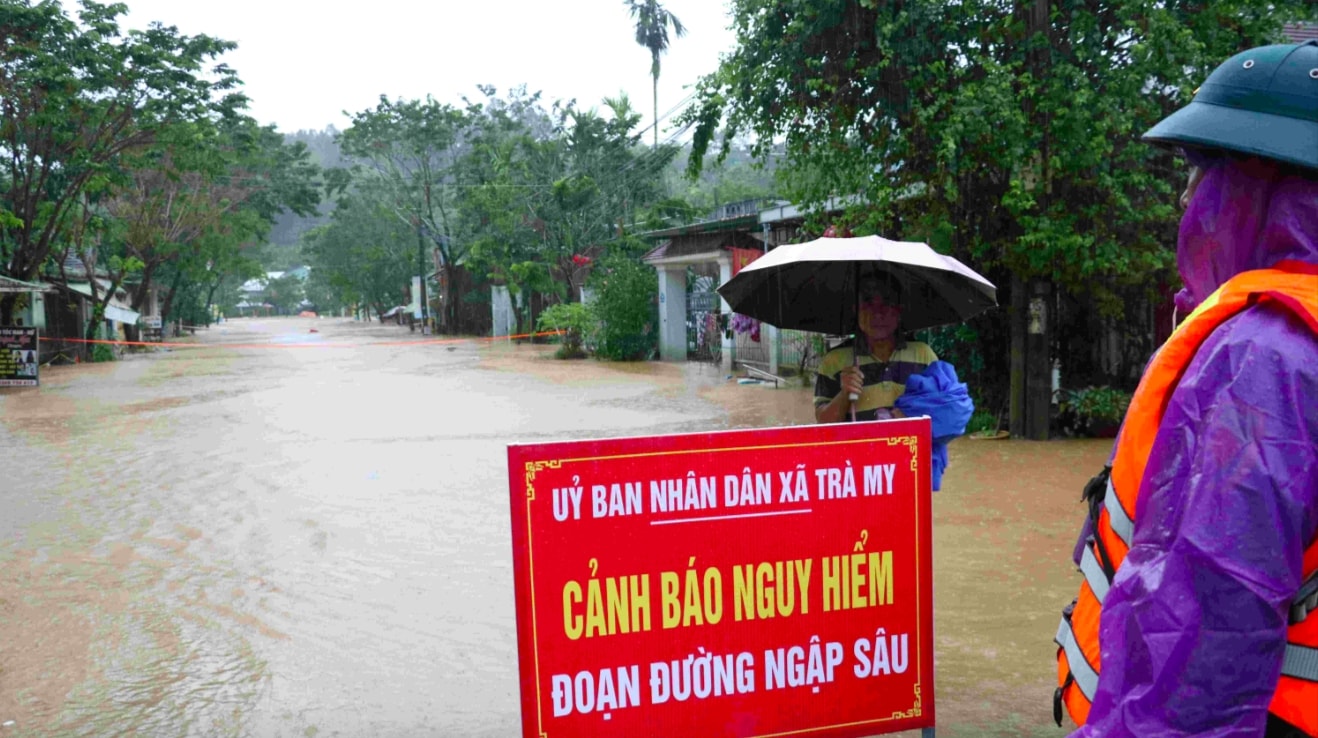 Nhiều khu vực ở xã Trà My bị ngập nặng. (Ảnh: H.T)