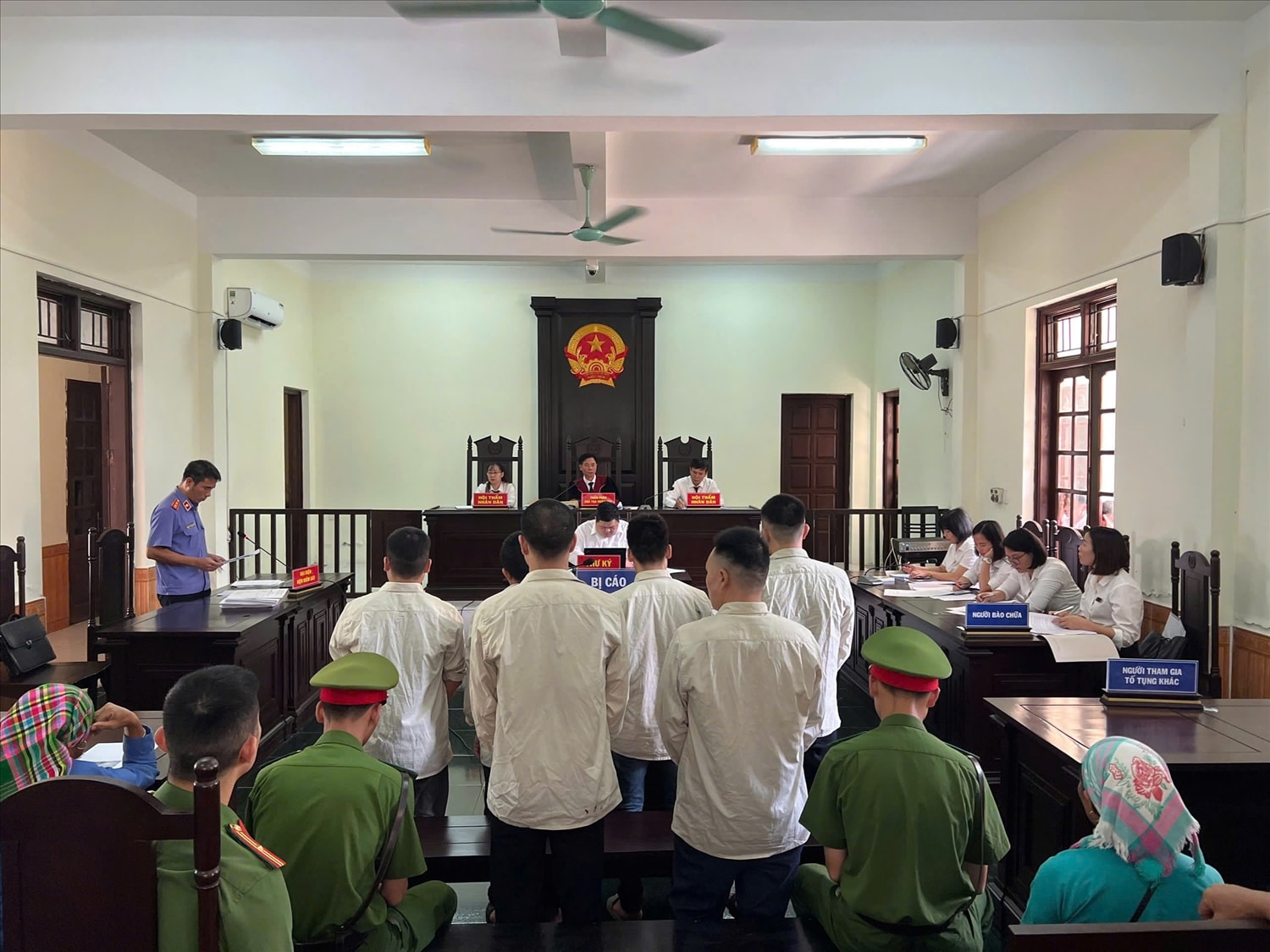 rợ giúp viên pháp lý thuộc Trung tâm Trợ giúp pháp lý Nhà nước tỉnh Lào Cai tham gia bảo vệ quyền và lợi ích hợp pháp cho người được trợ giúp tại phiên tòa sơ thẩm ở TAND khu vực 9.