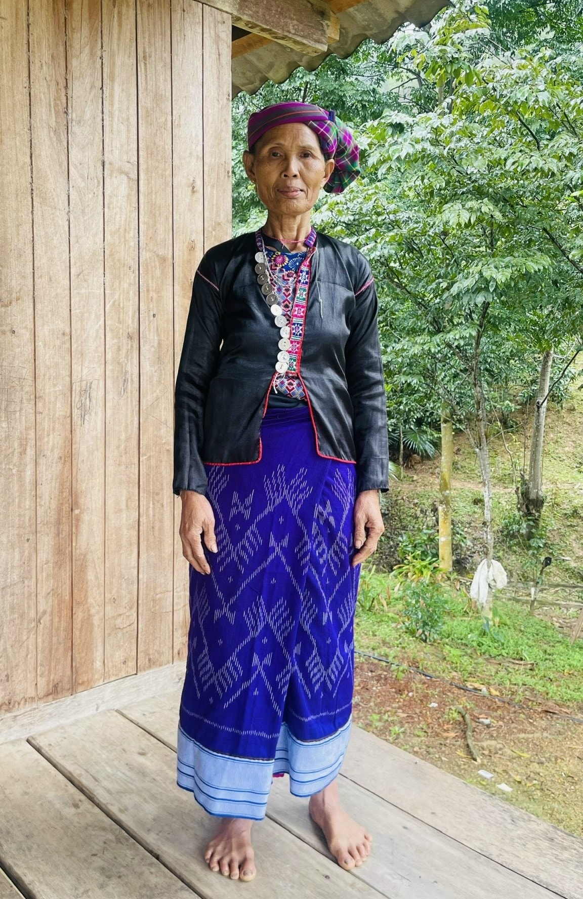 Bộ trang phục được bà Loi mặc trong ngày lễ, Tết
