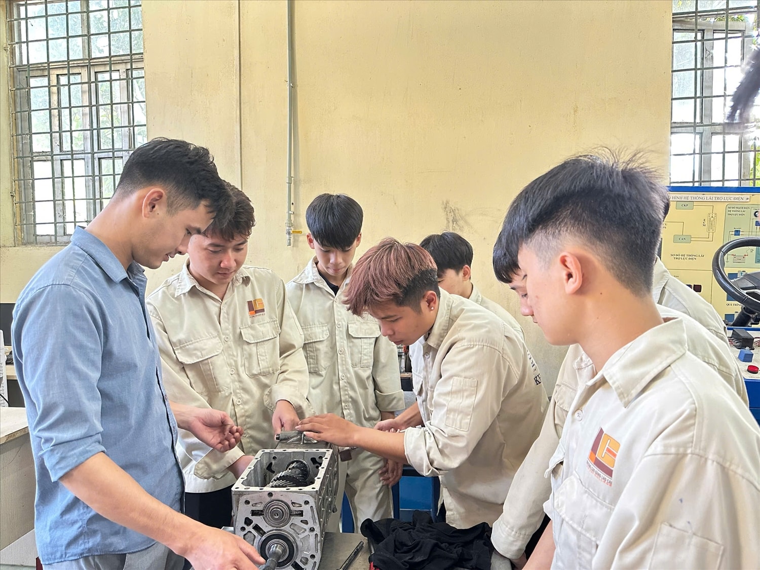 Nhà trường đã hoàn thiện hồ sơ trình cấp có thẩm quyền công nhận trường nghề chất lượng cao (ảnh Trọng Bảo)