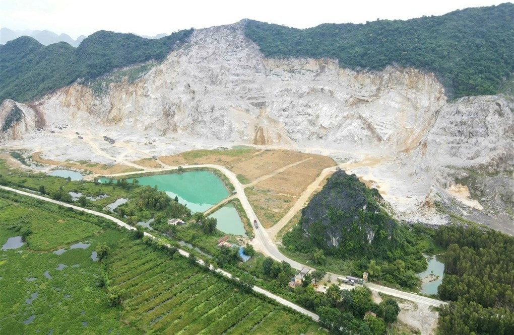 Mỏ khai thác đá của Công ty cổ phần Vissai Ninh Bình tại xã Gia Viễn, tỉnh Ninh Bình (Ảnh: Thanh Bình).