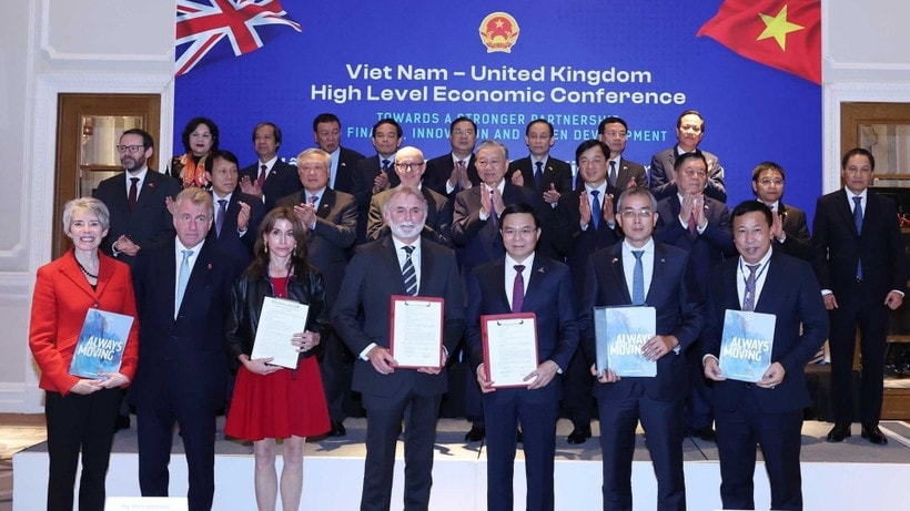 Tổng Bí thư Tô Lâm chứng kiến Lễ trao thỏa thuận hợp tác giữa các bộ, ngành, địa phương, doanh nghiệp hai nước. (Ảnh: Thống Nhất/TTXVN)