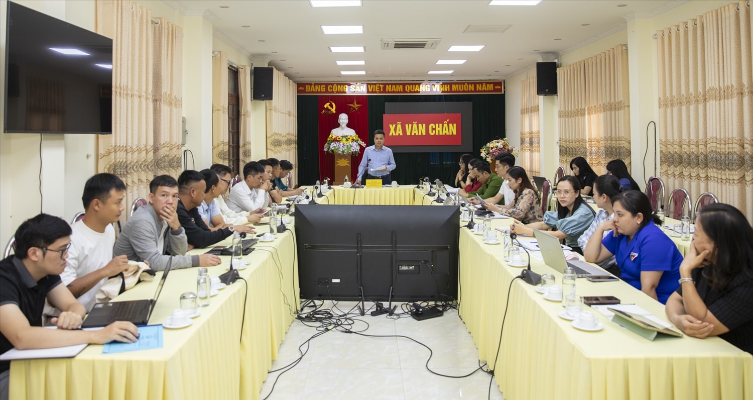 Quang cảnh cuộc họp tại xã Văn Chấn, tỉnh Lào Cai