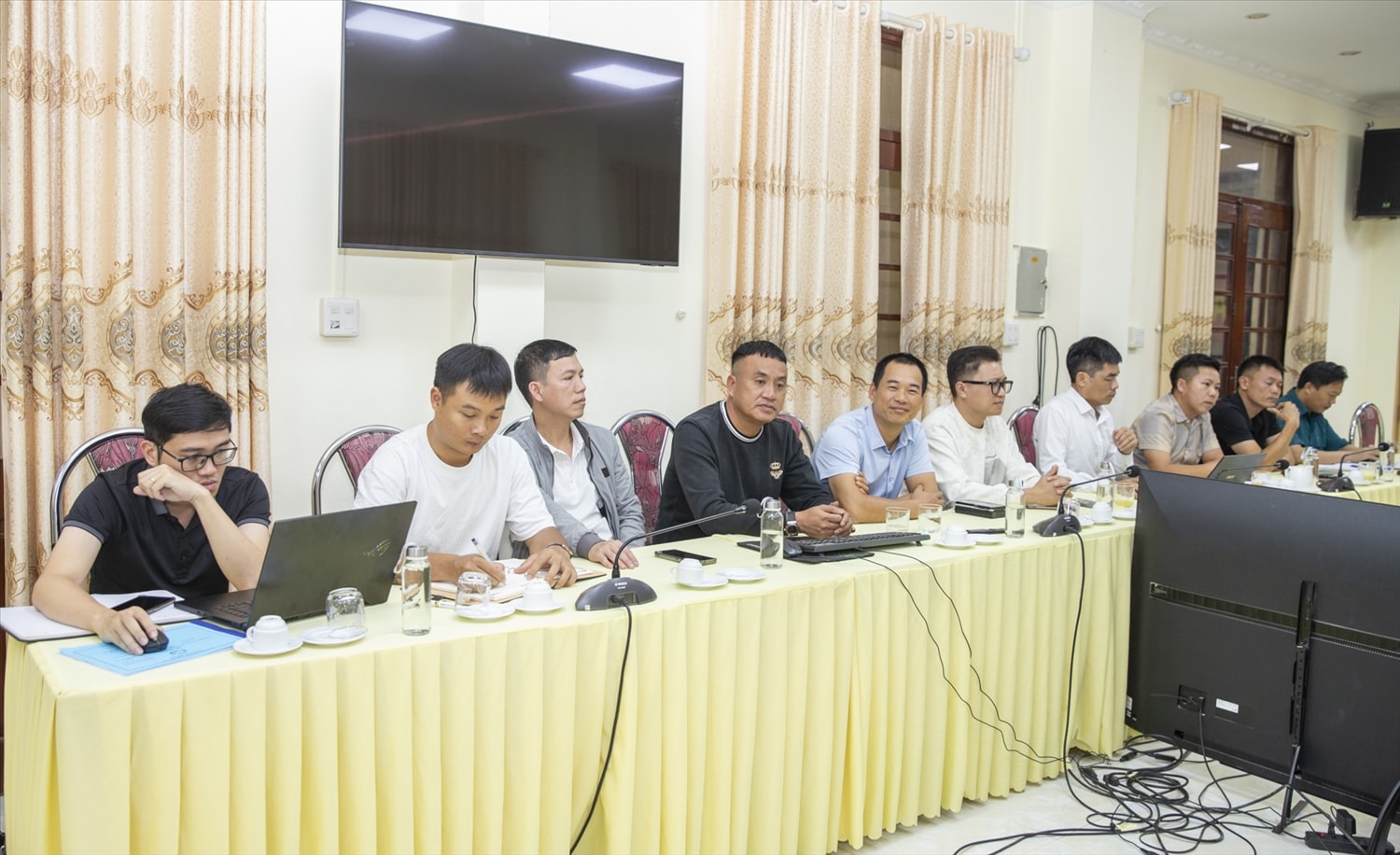 Đại diện một số đơn vị, doanh nghiệp, hợp tác xã 