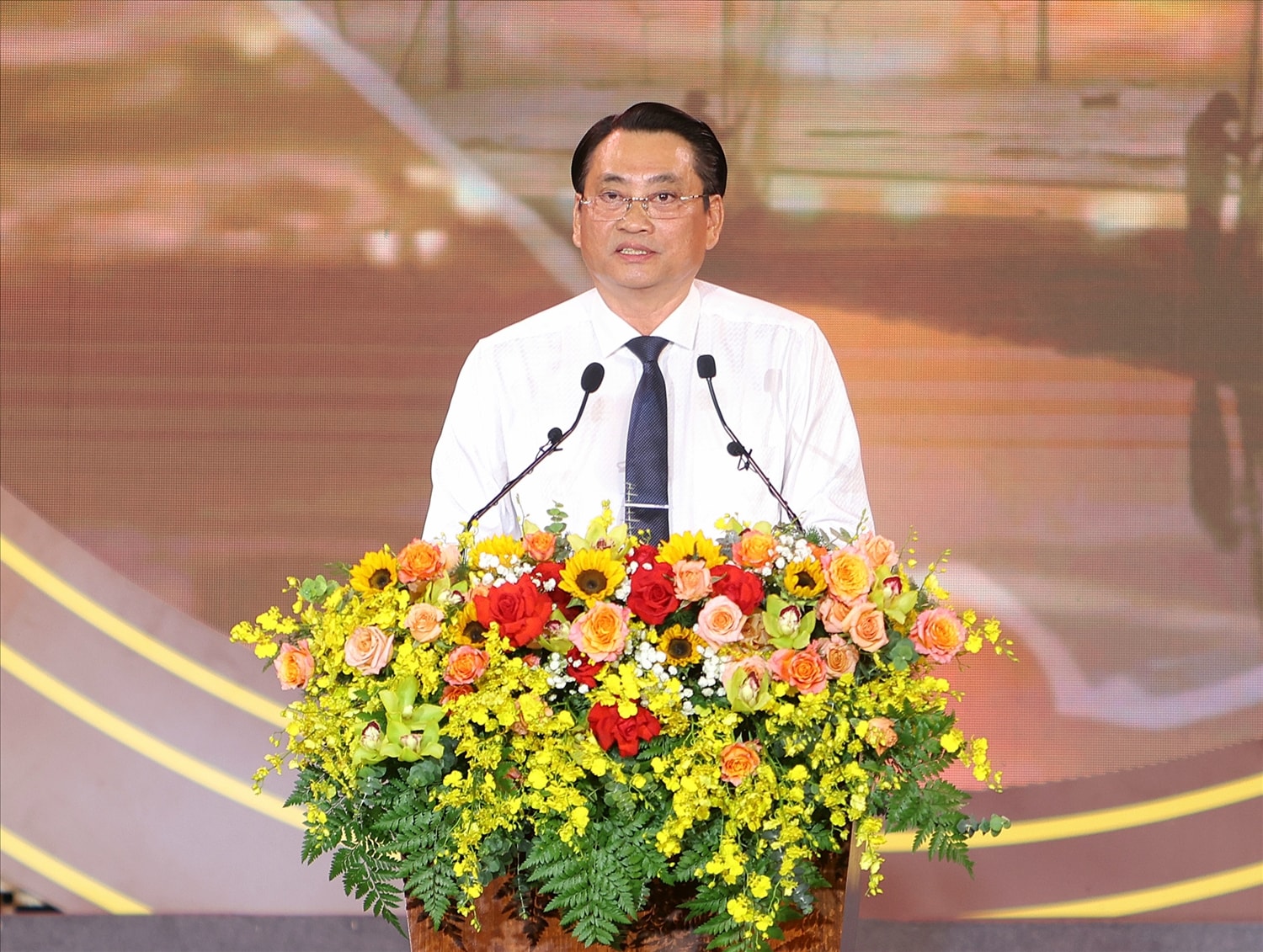 Ông Nguyễn Quỳnh Thiện, Phó Chủ tịch UBND tỉnh Vĩnh Long, phát biểu khai mạc Tuần lễ.