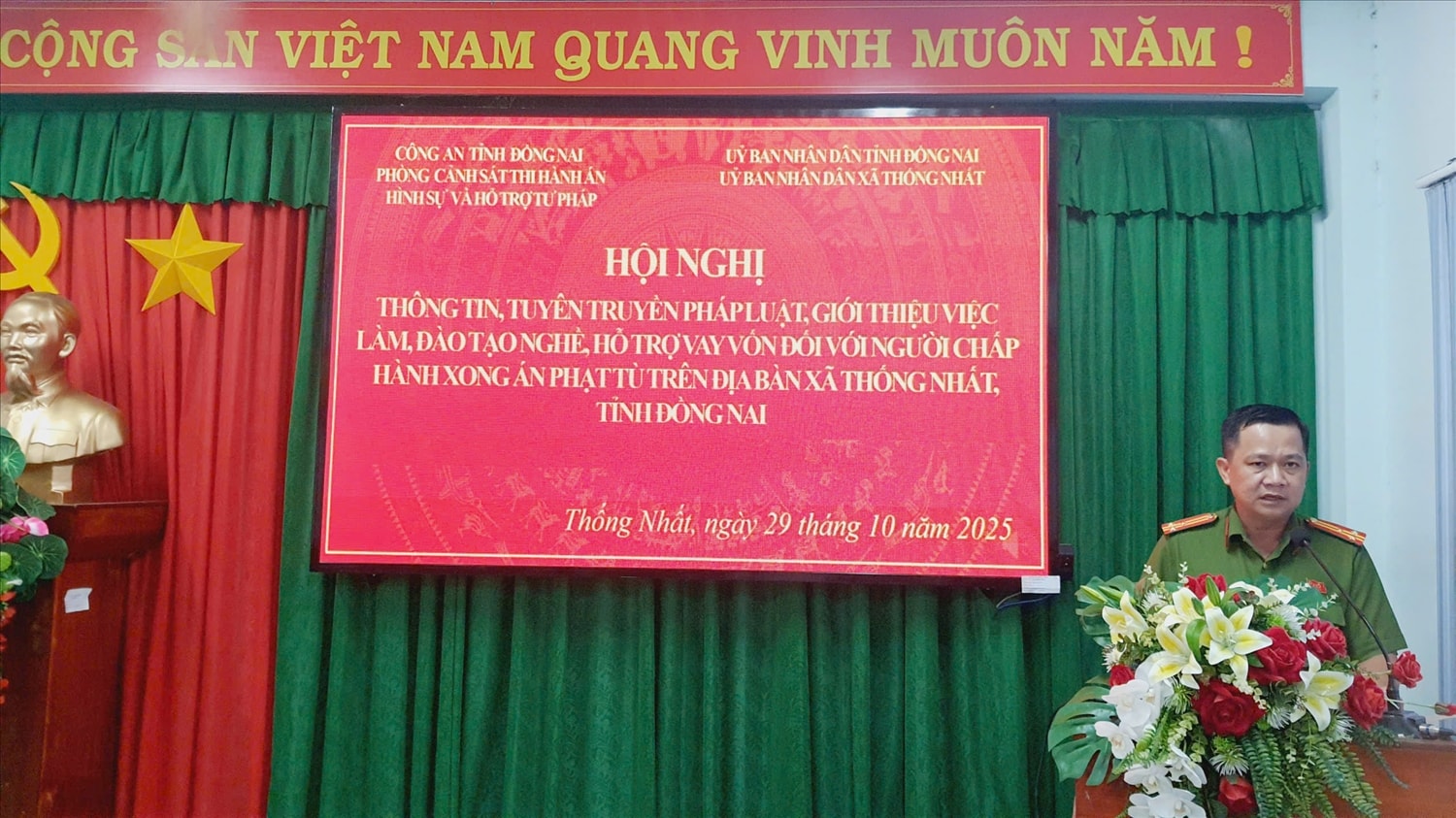 Thượng Tá Nguyễn Thế Thuận, Phó Trưởng phòng PC10  tuyên truyền vể công tác tái hòa nhập cộng đồng
