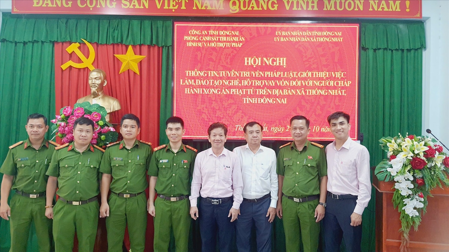 Công an tỉnh, NHCSXH tỉnh Đồng Nai cùng với chính quyền địa phương và công an xã tại hội nghị