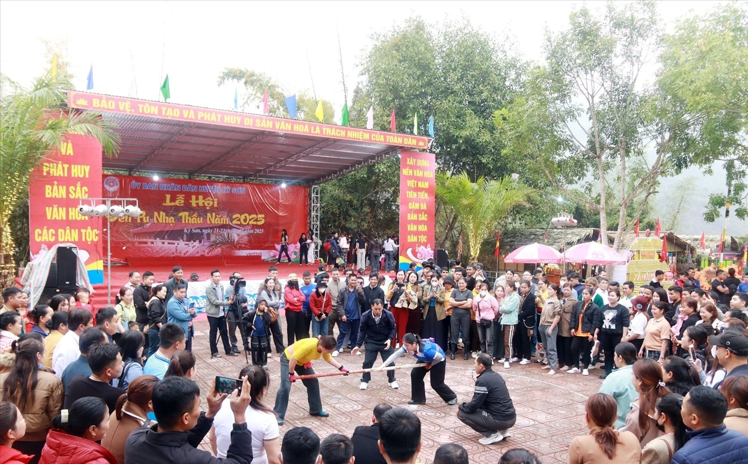 Một hoạt động tại lễ hội Pu Nhạ Thầu xã Mường Xén