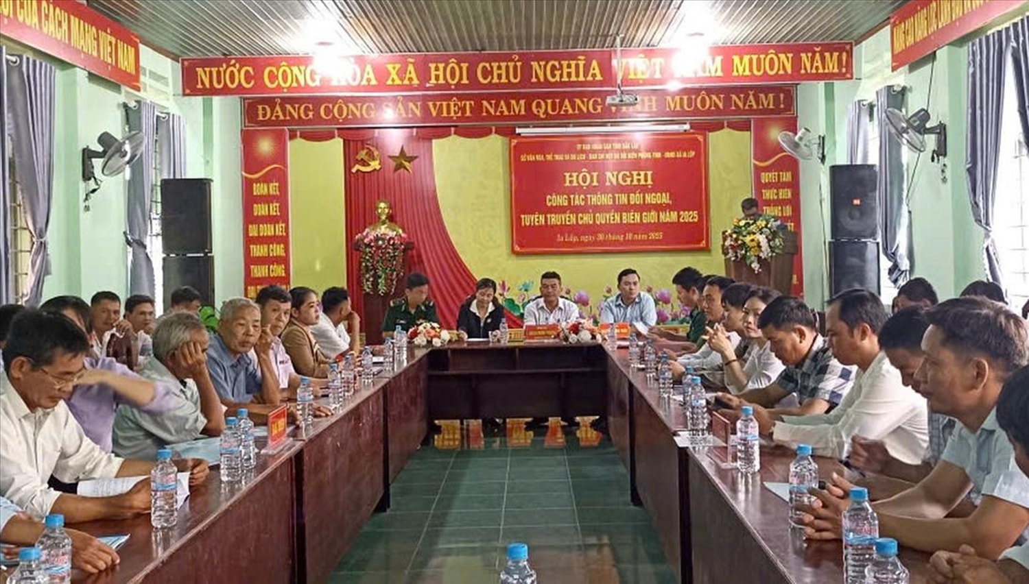 Hội nghị tập huấn ông tác thông đối ngoại, tuyên truyền chủ quyền biên giới tại xã Ia Lốp