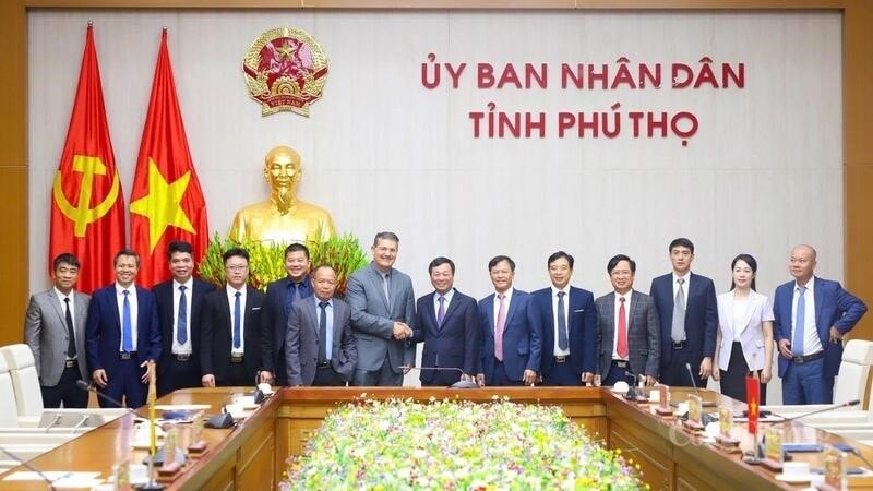 Lãnh đạo UBND tỉnh Phú Thọ làm việc và ký kết Biên bản ghi nhớ hợp tác đầu tư chiến lược với đại diện Tập đoàn Amata (Thái Lan). Lãnh đạo UBND tỉnh Phú Thọ làm việc và ký kết Biên bản ghi nhớ hợp tác đầu tư chiến lược với đại diện Tập đoàn Amata (Thái Lan).