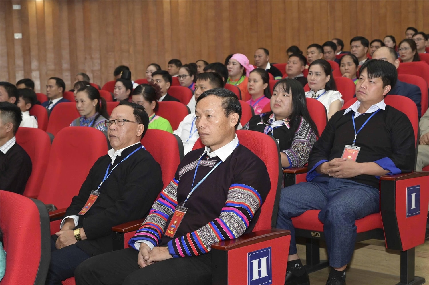 375 đại biểu ưu tú, đại diện cho các tổ chức chính trị xã hội, các tầng lớp Nhân dân, tôn giáo về dự Đại hội (ảnh Trọng Bảo)