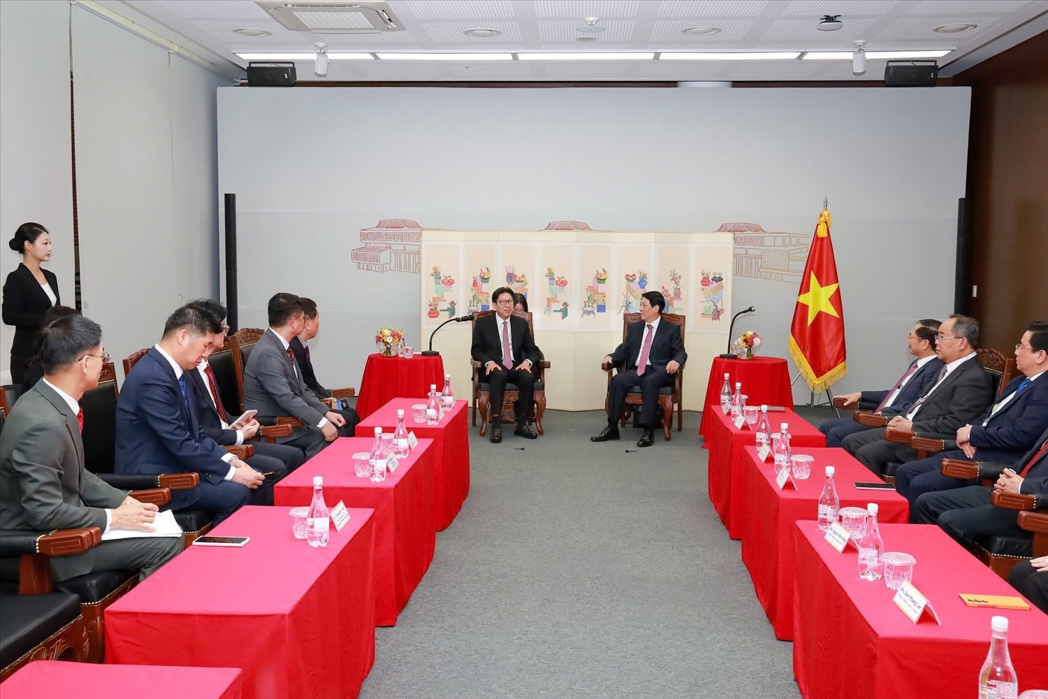 Chủ tịch nước Lương Cường tiếp Thị trưởng thành phố Busan, Hàn Quốc. (Ảnh: XUÂN KỲ)