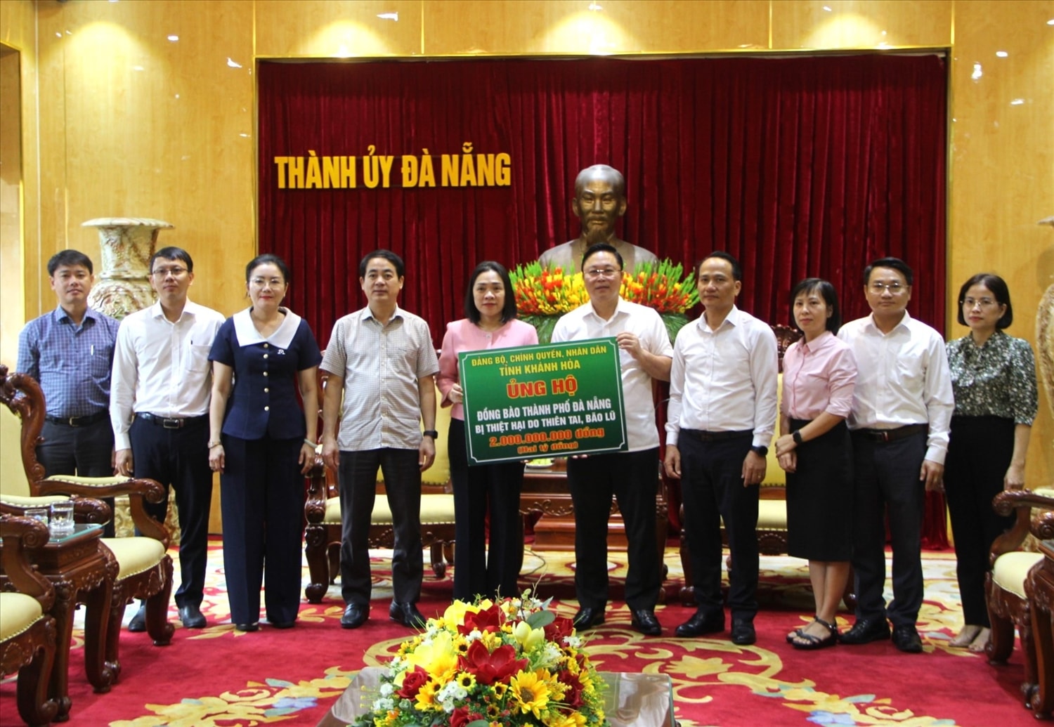 Khánh Hoà hỗ trợ Đà Nẵng 2 tỷ đồng khắc phục hậu quả do mưa lũ. (Ảnh Thi Thi)