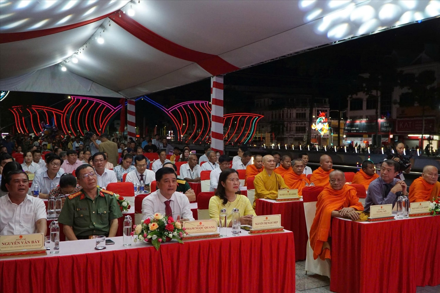 Trưởng lão Hòa thượng Tăng Nô ( người thứ 3 từ trái qua), Phó Pháp chủ Hội đồng Chứng minh GHPG Việt Nam, Hội trưởng Hội Đoàn kết Sư sãi Yêu nước TP. Cần Thơ, Chứng minh Ban Trị sự Giáo hội Phật giáo Việt Nam TP. Cần Thơ tham dự khai mạc lễ hội Trưởng lão Hòa thượng Tăng Nô ( người thứ 3 từ trái qua), Phó Pháp chủ Hội đồng Chứng minh GHPG Việt Nam, Hội trưởng Hội Đoàn kết Sư sãi Yêu nước TP. Cần Thơ, Chứng minh Ban Trị sự Giáo hội Phật giáo Việt Nam TP. Cần Thơ tham dự khai mạc lễ hội