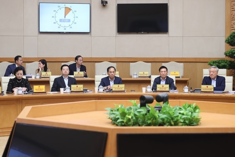 Các Phó Thủ tướng dự phiên họp (từ trái qua phải): Phạm Thị Thanh Trà, Mai Văn Chính, Bùi Thanh Sơn, Hồ Đức Phớc, Nguyễn Hòa Bình - Ảnh: VGP/Nhật Bắc Các Phó Thủ tướng dự phiên họp (từ trái qua phải): Phạm Thị Thanh Trà, Mai Văn Chính, Bùi Thanh Sơn, Hồ Đức Phớc, Nguyễn Hòa Bình - Ảnh: VGP/Nhật Bắc
