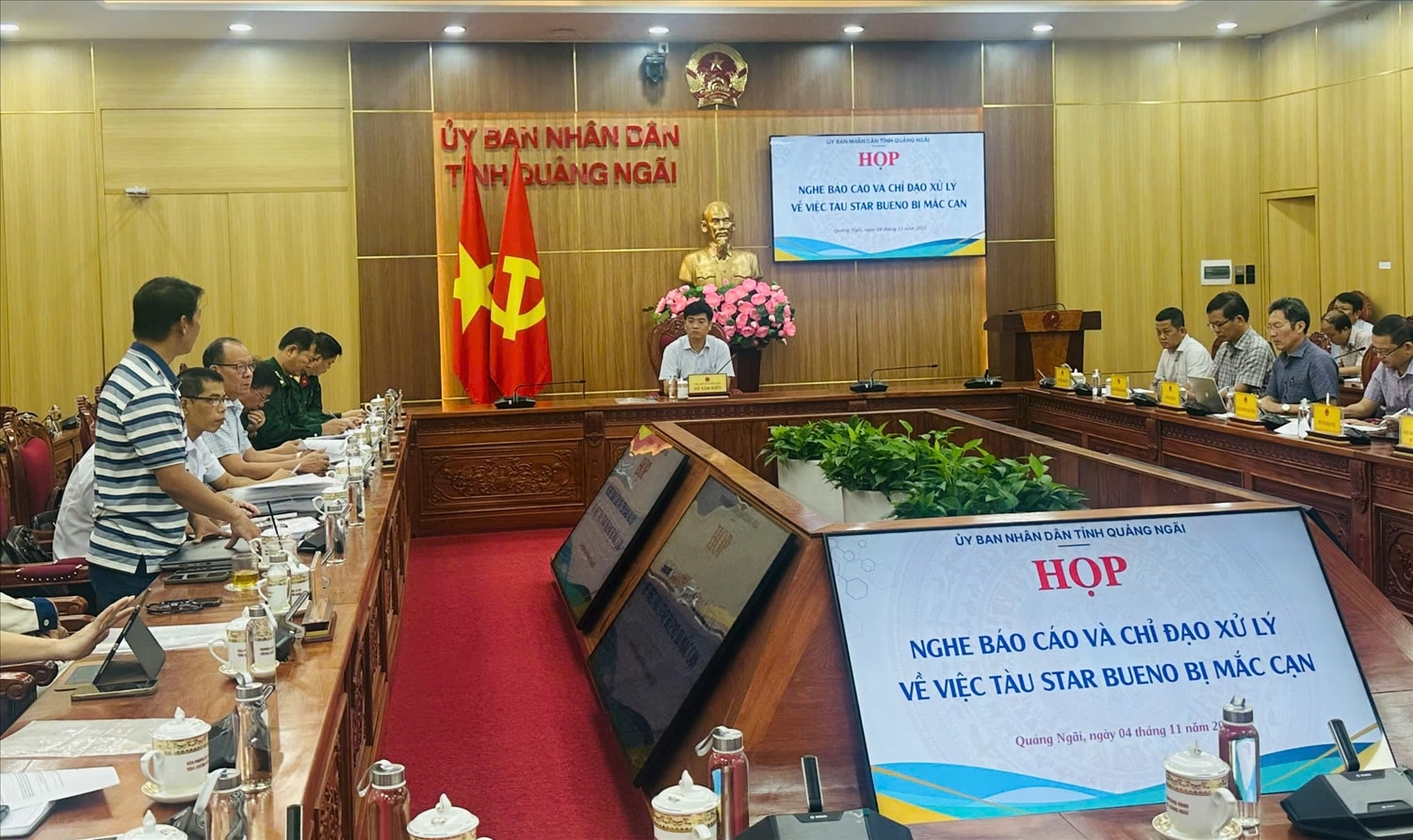 Quang cảnh cuộc họp. (Ảnh QN)