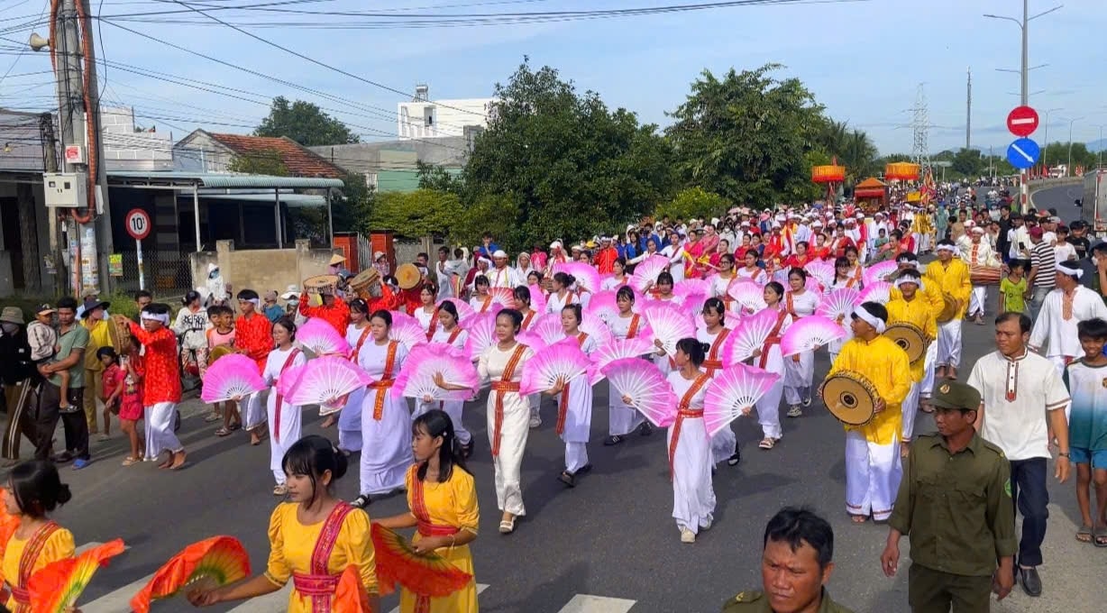 Lễ rước y trang tại đền thờ Ponit thôn Bình Hiếu, xã Bắc Bình, tỉnh Lâm Đồng 