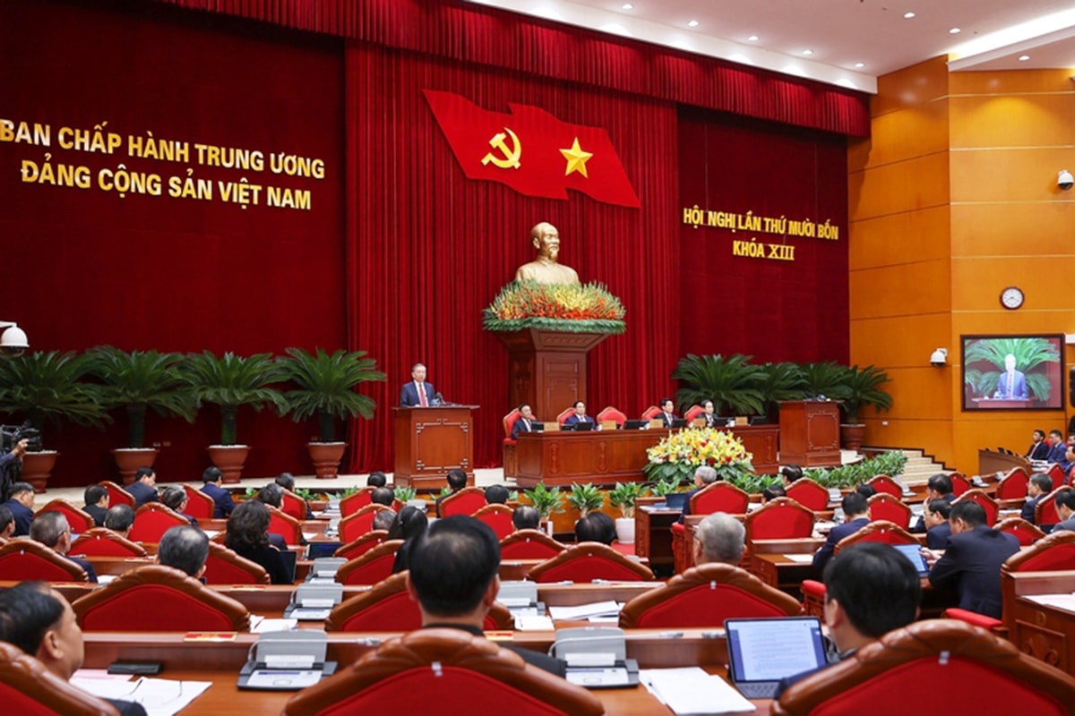 Tổng Bí thư Tô Lâm nêu rõ, trong lựa chọn, giới thiệu nhân sự tham gia Bộ Chính trị, Ban Bí thư khóa XIV, cần đặc biệt quan tâm tới 5 