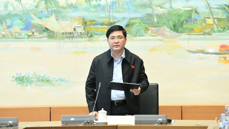 Đại biểu Nguyễn Tuấn Anh (Đoàn Cần Thơ) phát biểu tại tổ. (Ảnh: LÂM HIỂN) 