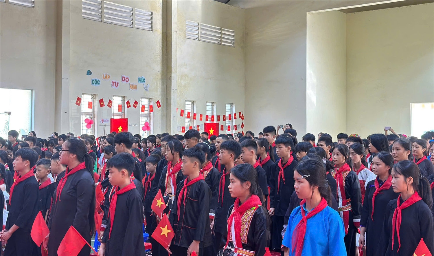 Trường Phổ thông nội trú Tiểu học và THCS Bình Liêu sẽ hình thành trên cơ sở sáp nhập Trường Phổ thông Dân tộc Nội trú Bình Liêu và Trường Tiểu học Tình Húc Trường Phổ thông nội trú Tiểu học và THCS Bình Liêu sẽ hình thành trên cơ sở sáp nhập Trường Phổ thông Dân tộc Nội trú Bình Liêu và Trường Tiểu học Tình Húc
