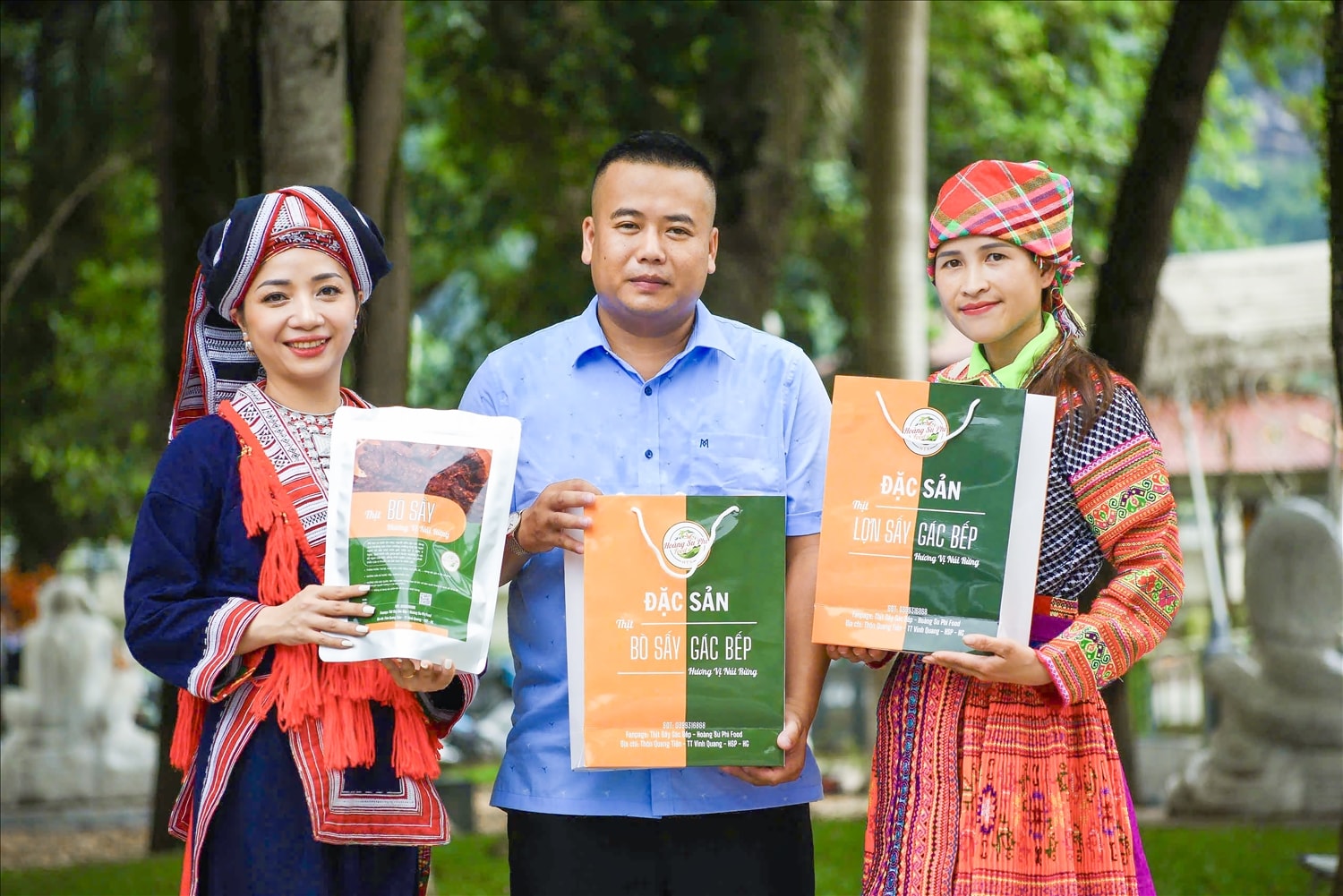 Anh Nguyễn Văn Chuẩn cùng sản phẩm của đơn vị mình Anh Nguyễn Văn Chuẩn cùng sản phẩm của đơn vị mình