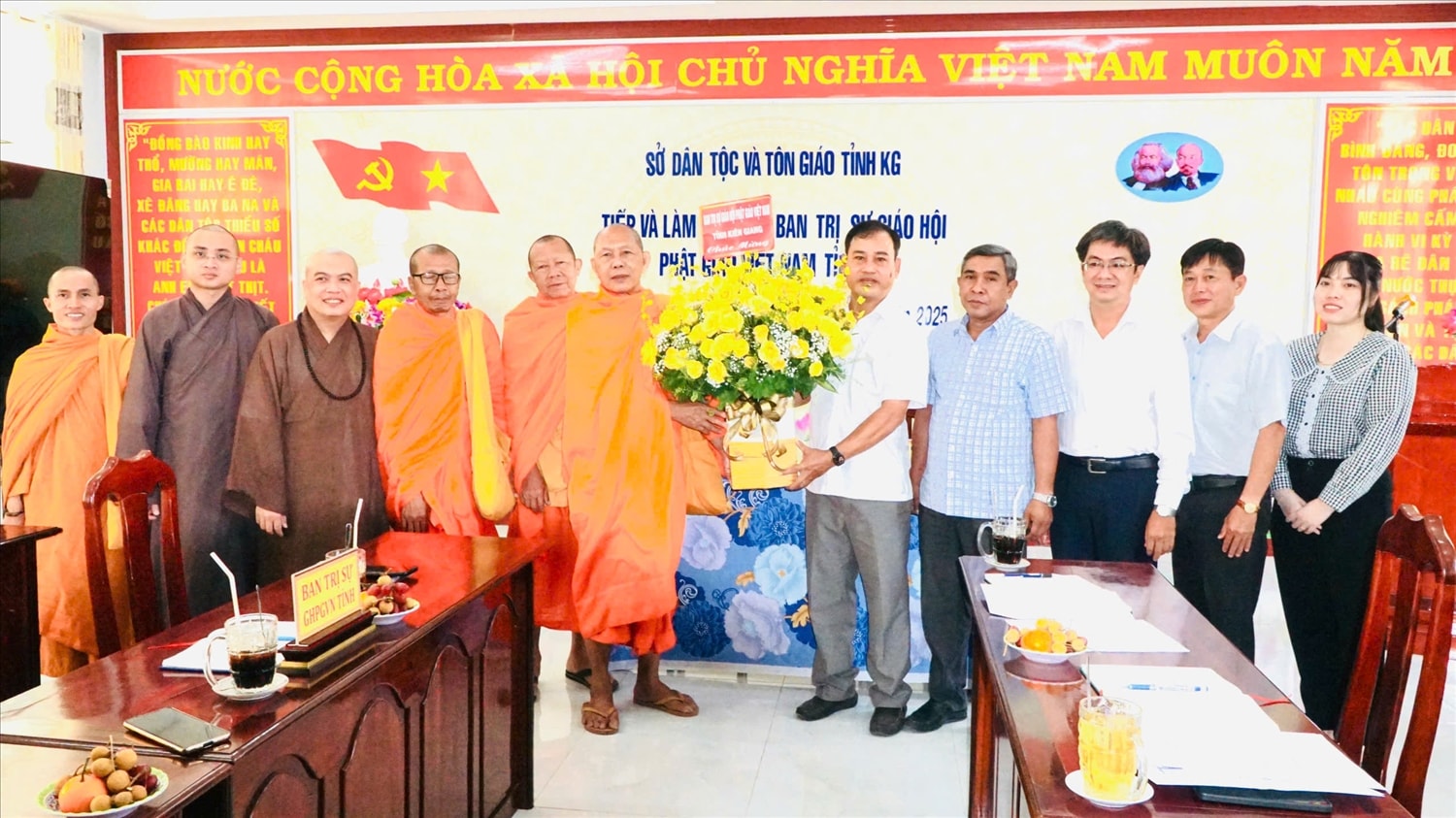 Sở Dân tộc và Tôn giáo tỉnh Kiên Giang (nay là tỉnh An Giang)  tiếp Đoàn công tác Ban Trị sự GHPGVN tỉnh đến thăm và làm việc