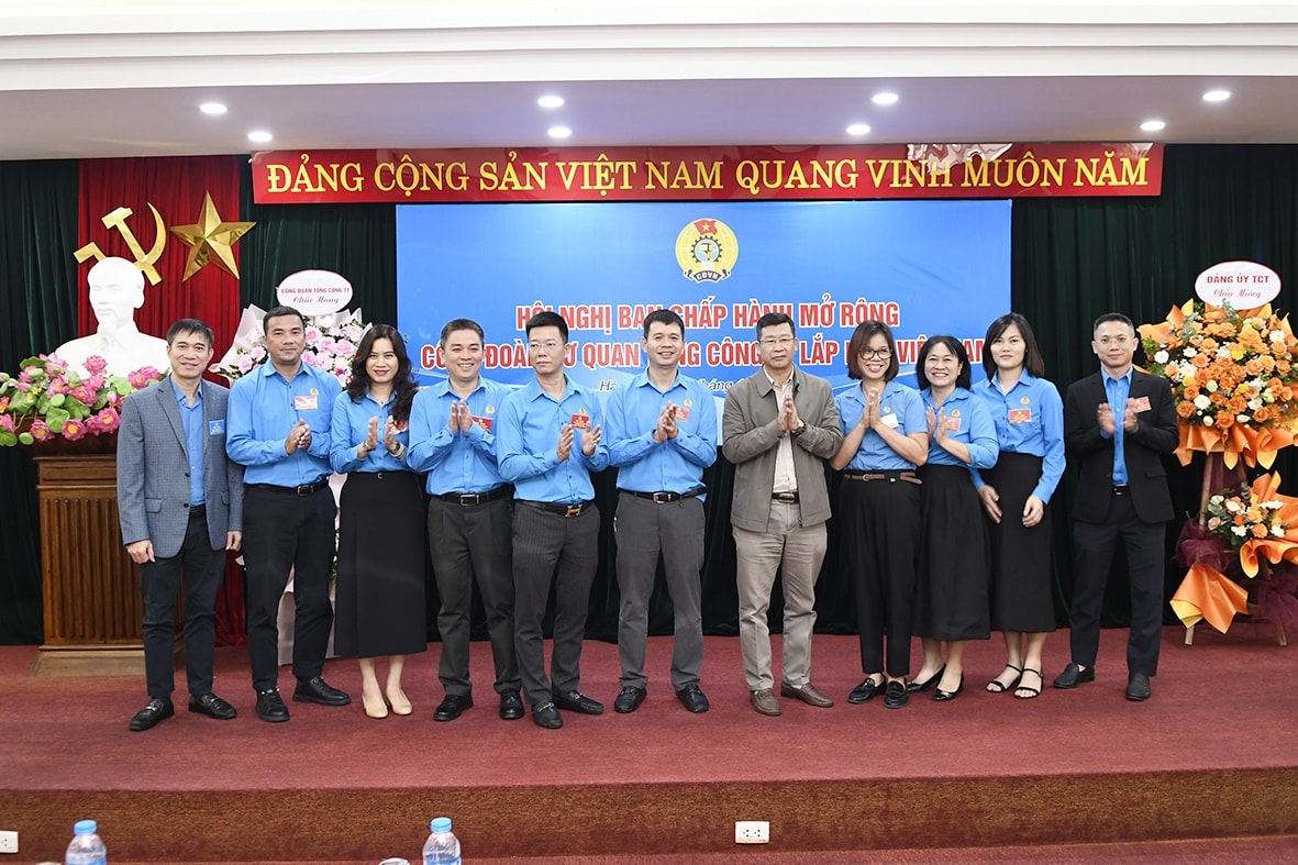 Ban Chấp hành Công đoàn Cơ quan Tổng công ty Lắp máy Việt Nam nhiệm kỳ 2025-2030 ra mắt hội nghị