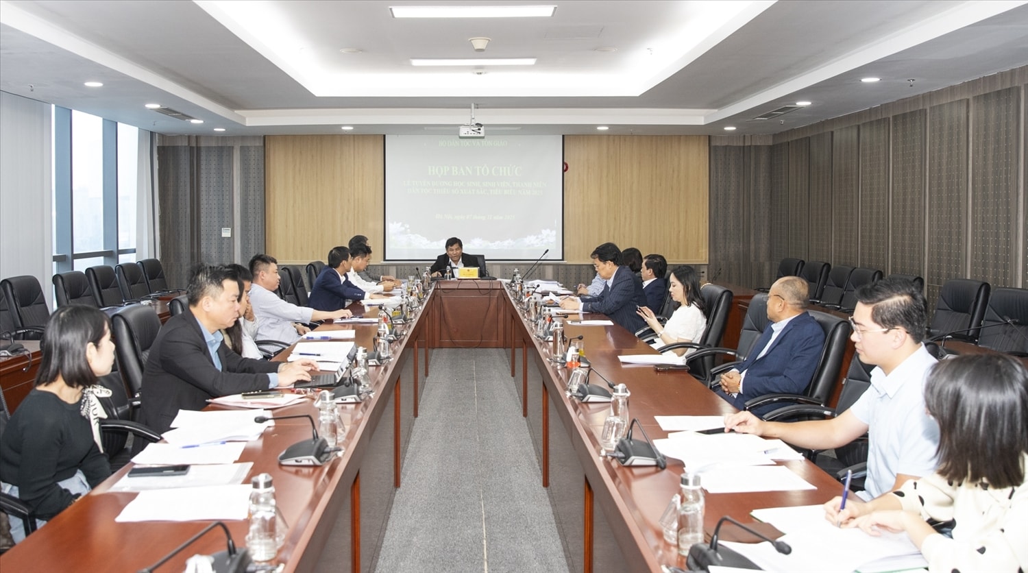 Quang cảnh buổi họp
