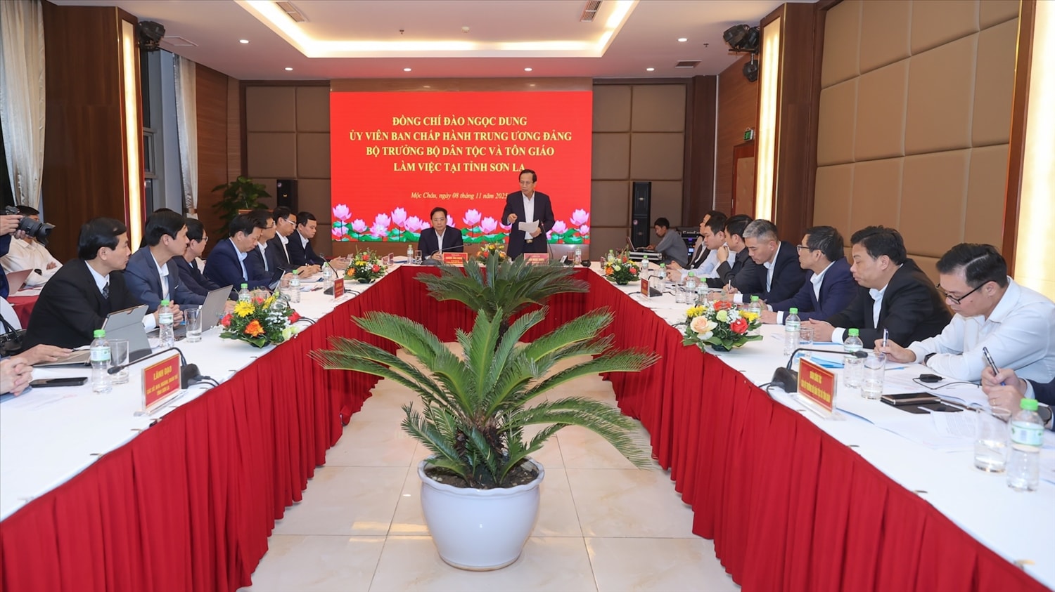 Bộ trưởng Đào Ngọc Dung: Sơn La cần tập trung nâng cao đời sống nhân dân 2
