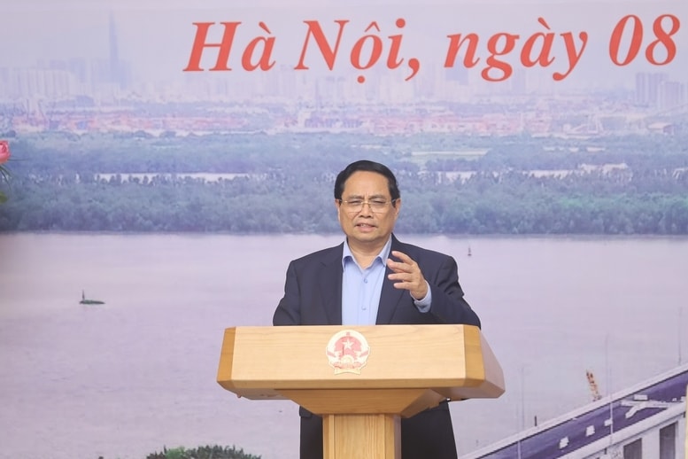Thủ tướng yêu cầu hoàn thành mục tiêu đưa vào khai thác ít nhất 3.000 km đường bộ cao tốc và có khoảng 1.700 km đường bộ ven biển - Ảnh: VGP/Nhật Bắc