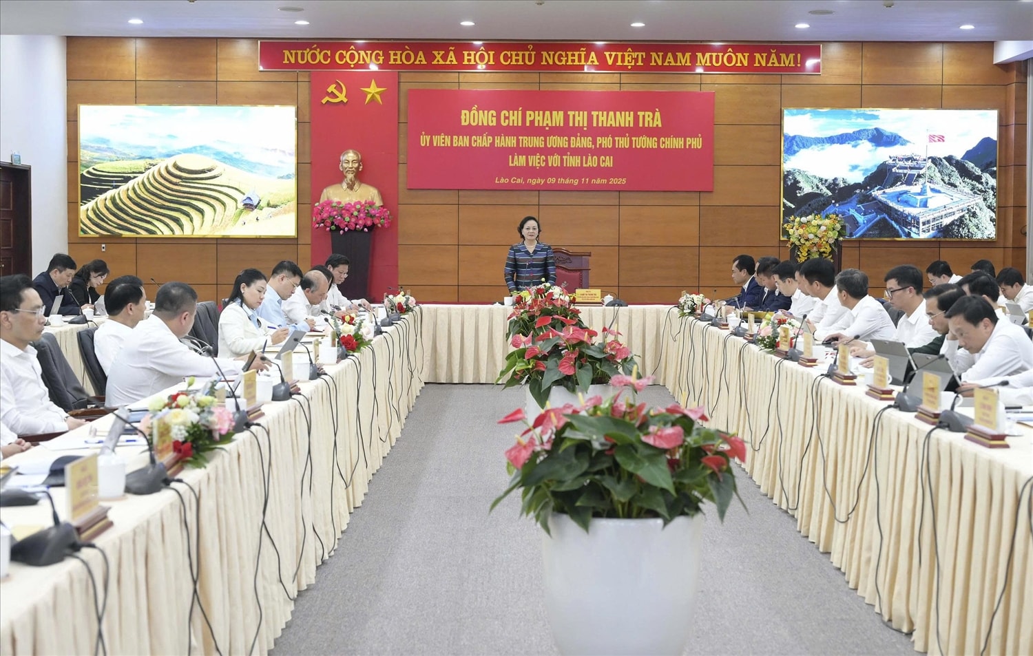 Phó Thủ tướng Phạm Thị Thanh Trà đánh giá cao những kết quả mà tỉnh Lào Cai đạt được thời gian qua (ảnh Trọng Bảo)