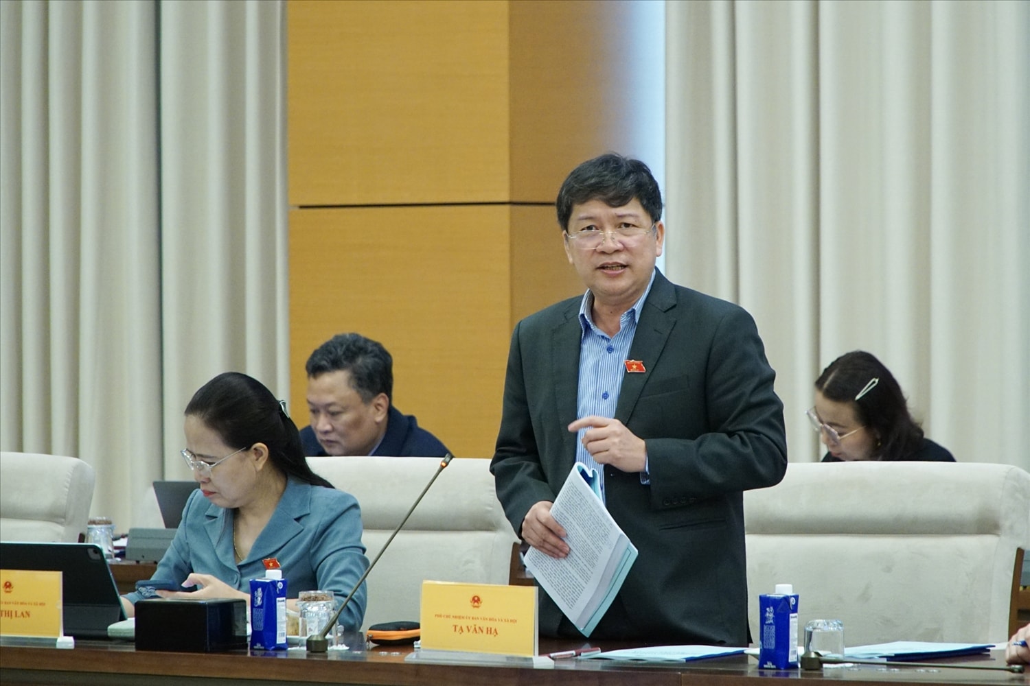Phó Chủ nhiệm Ủy ban Văn hóa và Xã hội của Quốc hội Tạ Văn Hạ Phó Chủ nhiệm Ủy ban Văn hóa và Xã hội của Quốc hội Tạ Văn Hạ