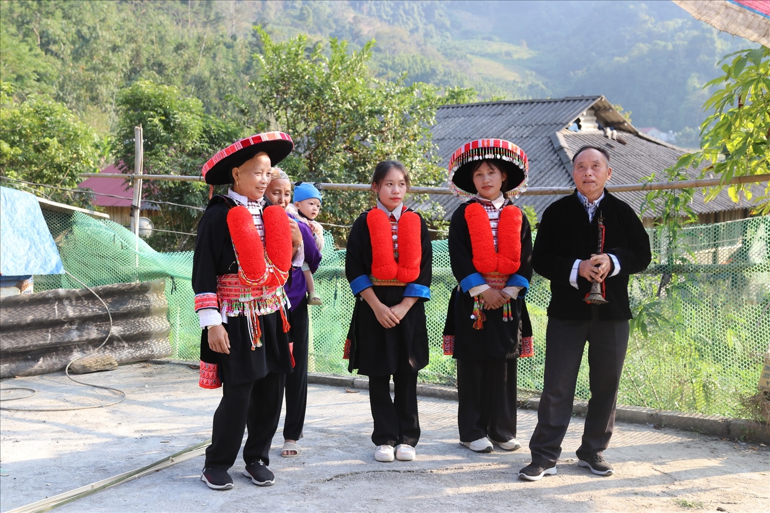Lạng Sơn có trên 50 CLB dân ca và xây dựng nhiều tour, tuyến gắn với hoạt động của đội văn nghệ tại các điểm du lịch, thu hút du khách đến với Lạng Sơn