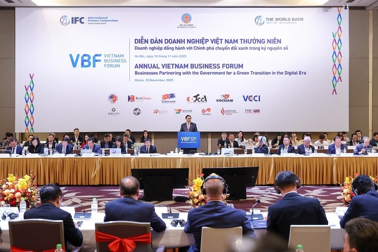 Thủ tướng đề nghị cộng đồng doanh nghiệp cần nâng cao hơn nữa nhận thức, vai trò, trách nhiệm xã hội đối với các vấn đề về môi trường và tăng trưởng xanh - Ảnh: VGP/Nhật Bắc Thủ tướng đề nghị cộng đồng doanh nghiệp cần nâng cao hơn nữa nhận thức, vai trò, trách nhiệm xã hội đối với các vấn đề về môi trường và tăng trưởng xanh - Ảnh: VGP/Nhật Bắc