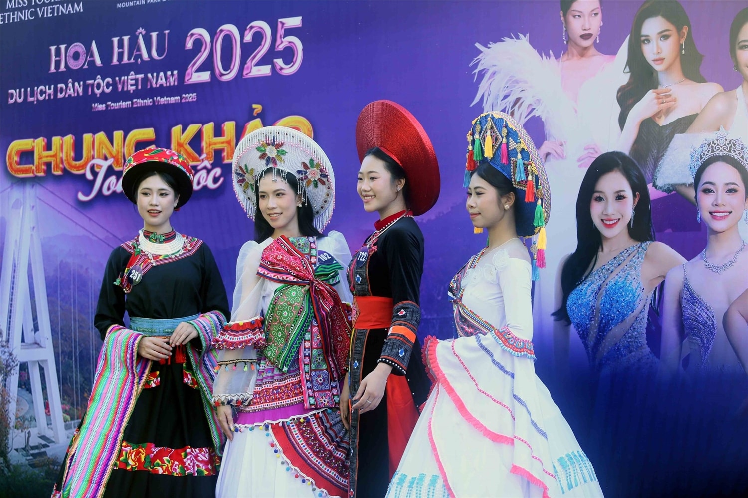 Các thi sinh tại cuộc thi Hoa hậu Du lịch dân tộc Việt Nam năm 2025. Ảnh: ITN