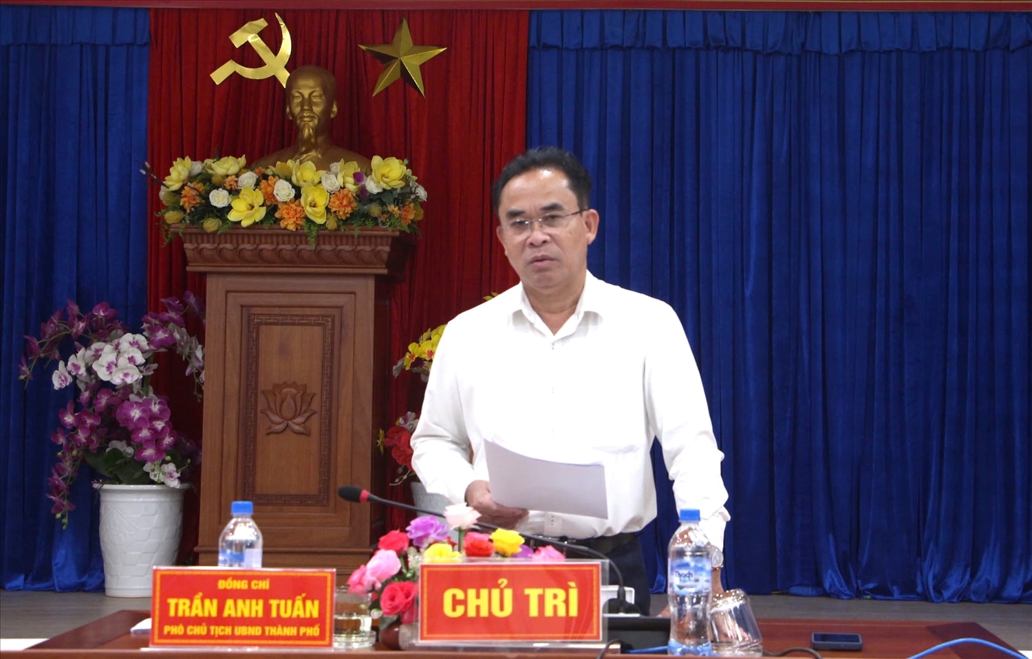 Phó Chủ tịch UBND TP Đà Nẵng Trần Anh Tuấn yêu cầu đẩy mạnh giải ngân vốn Chương trình mục tiêu quốc gia phát triển kinh tế - xã hội vùng đồng bào DTTS và miền núi. (Ảnh Thuý Hằng)