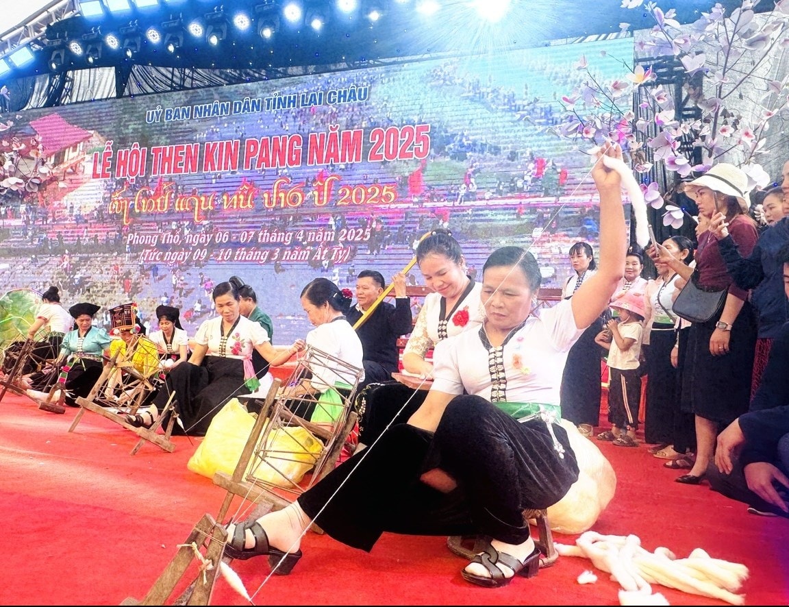 Lễ hội Then Kin Pang được duy trì tổ chức hằng năm, vừa bảo tồn di sản gắn với phát triển du lịch, sinh kế.