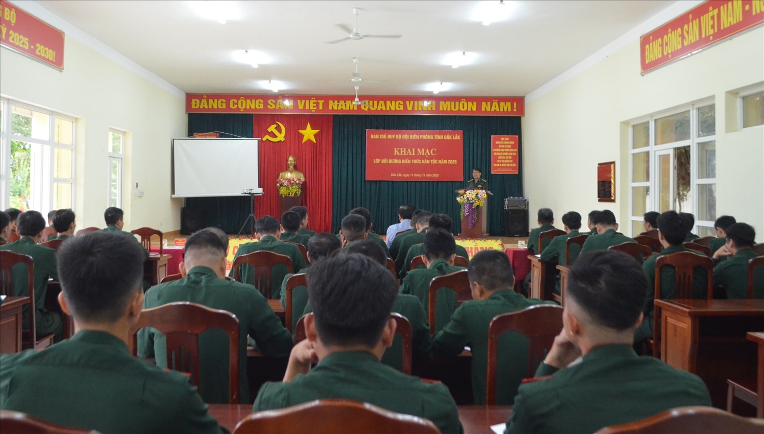 Quang cảnh lớp tập huấn