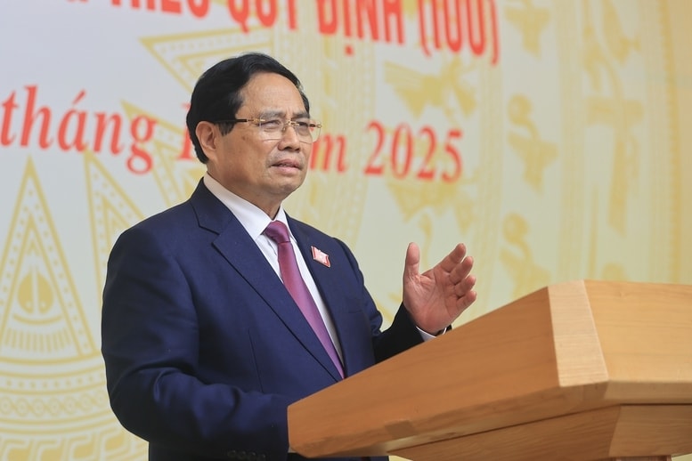 Thủ tướng: Người đứng đầu bộ, ngành, địa phương phải chịu trách nhiệm trực tiếp, toàn diện nếu để tàu cá vi phạm IUU - Ảnh: VGP/Nhật Bắc