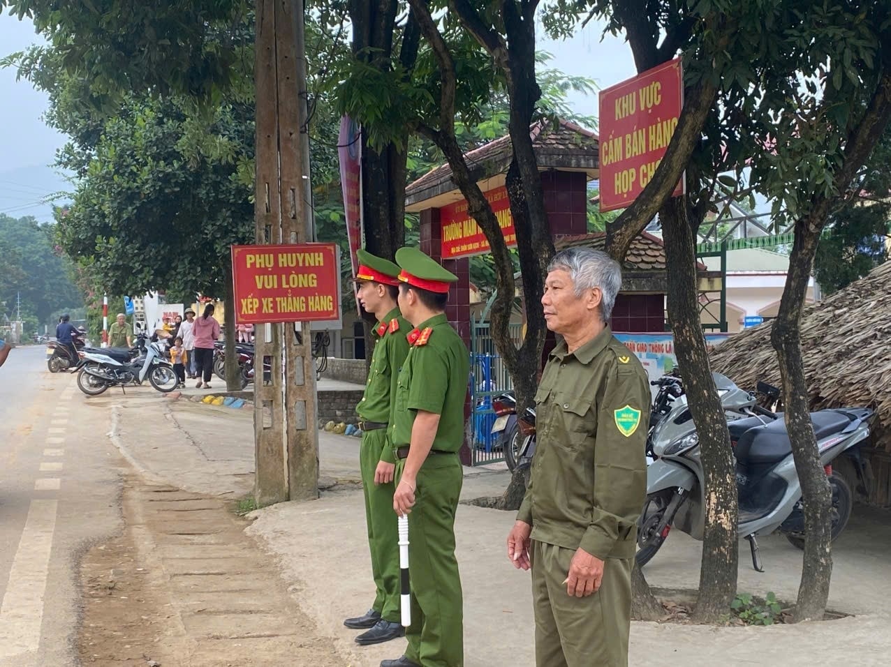 Mô hình các tổ bảo vệ an ninh trật tự tại cơ sở được phát huy hiệu quả.